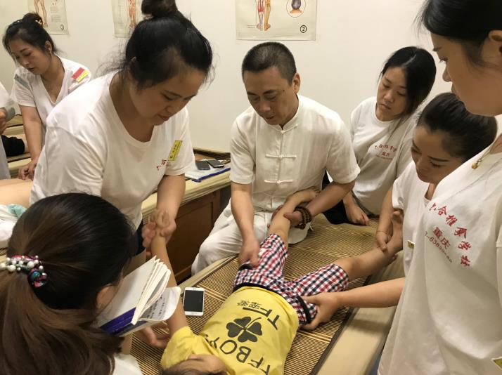 小兒推拿市場前景如何？零基礎可以入行嗎？