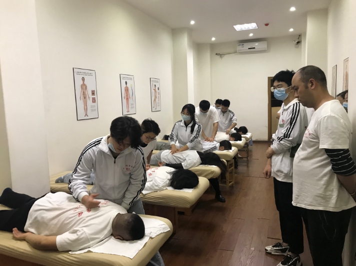 什么樣的中醫推拿培訓學校比較靠譜？