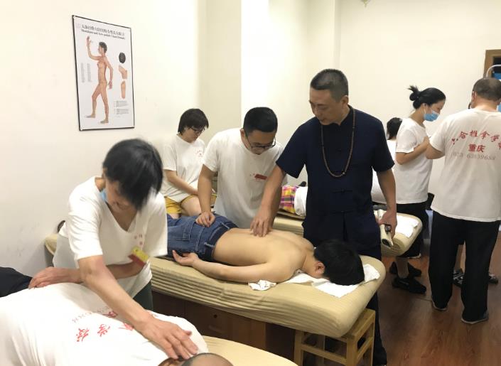 學推拿有年齡限制嗎？年齡大學得會嗎？