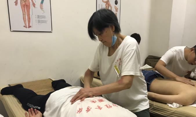 學推拿有年齡限制嗎？年齡大學得會嗎？