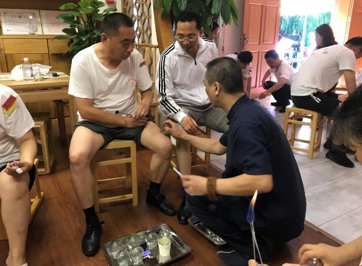 想創業該選什么項目呢？康復理療行業適合創業嗎？