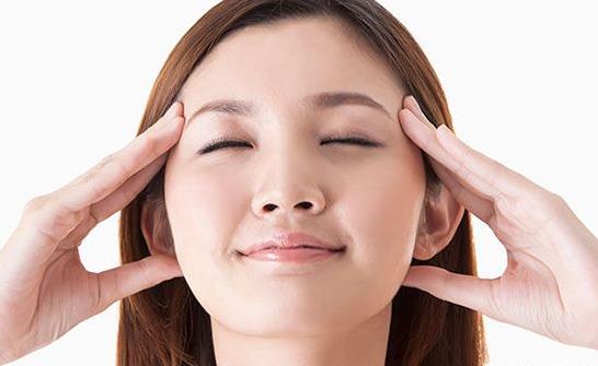 魚尾紋是不是很討厭？中醫(yī)按摩來幫你！