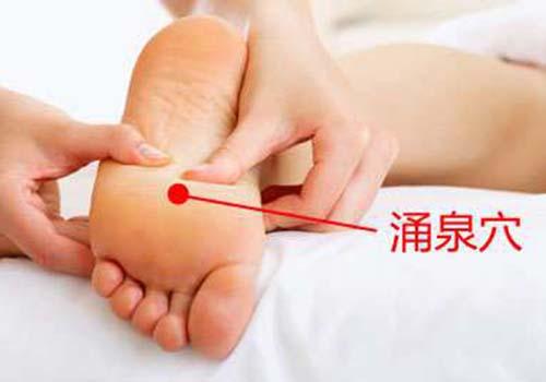 手腳冰涼怎么辦？可按摩這4個位置
