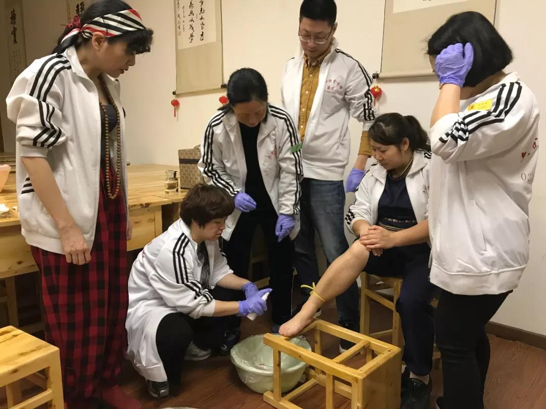 刺血要注意哪些問題？重慶六合學校有何優勢？