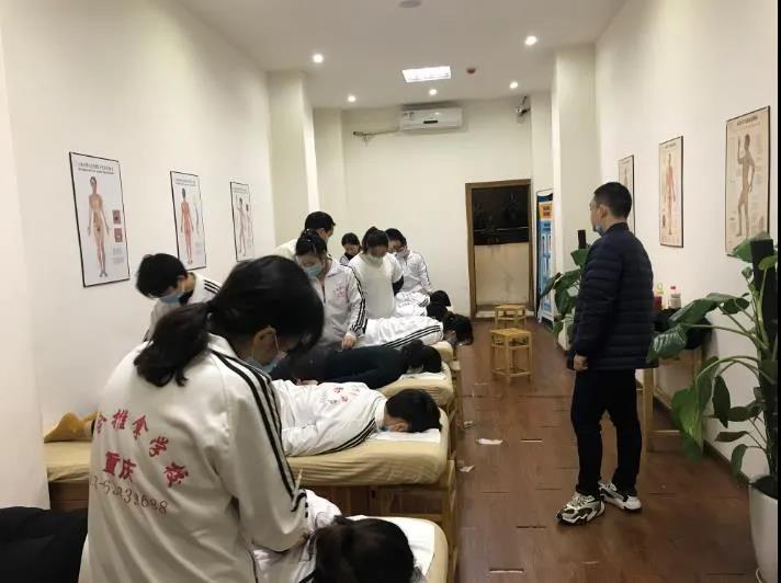 為什么推薦到重慶六合學校學習中醫(yī)適宜技術？