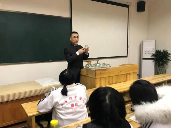 為什么推薦到重慶六合學校學習中醫(yī)適宜技術？