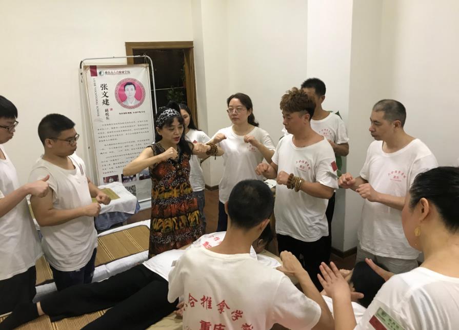 你知道怎么找按摩穴位嗎？中醫(yī)推拿培訓(xùn)學(xué)校來(lái)教你