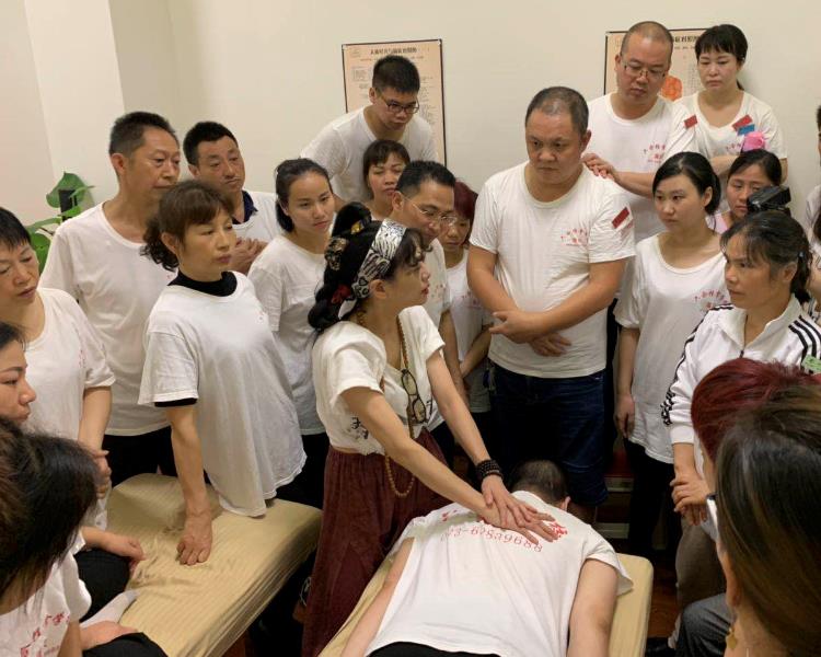 想學習簡單的推拿技術給家人做，哪里可以學習？