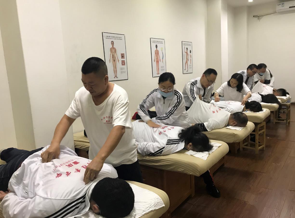 感到身體疲憊？可以推拿按摩背部緩解