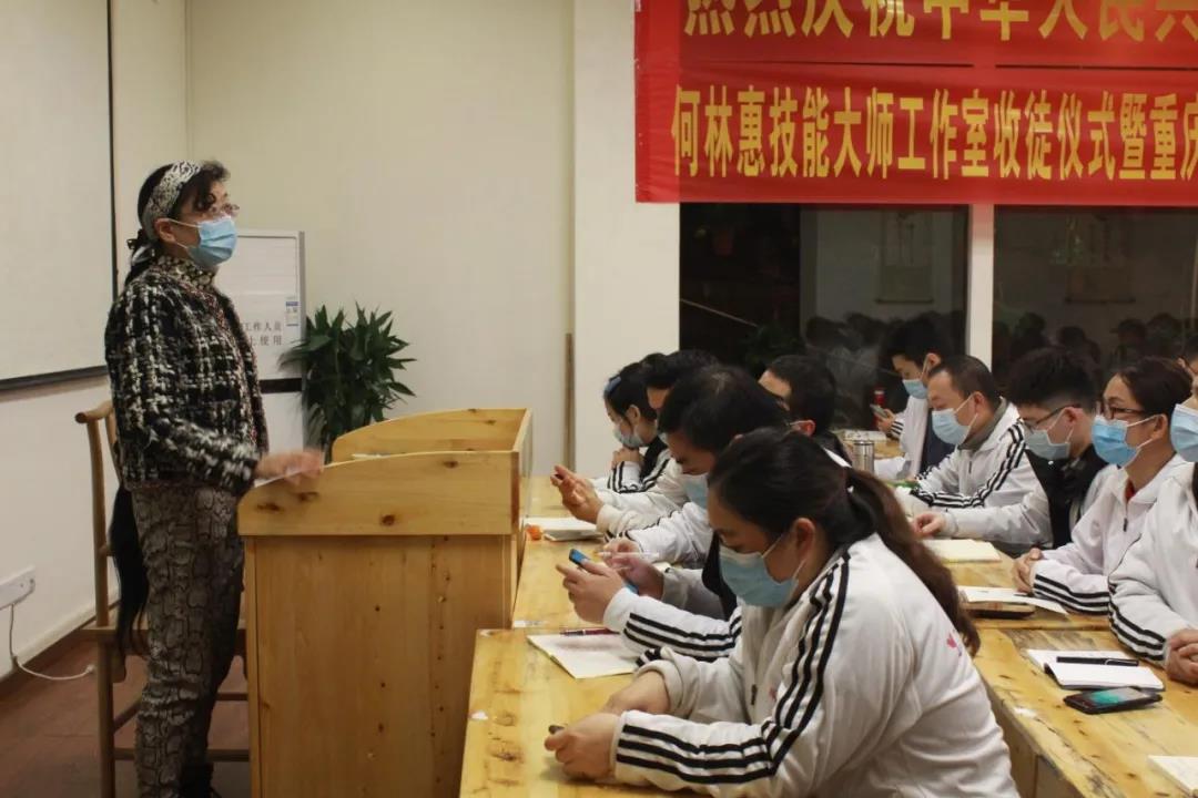 重慶推拿培訓學校分享幾個面部按摩的方法
