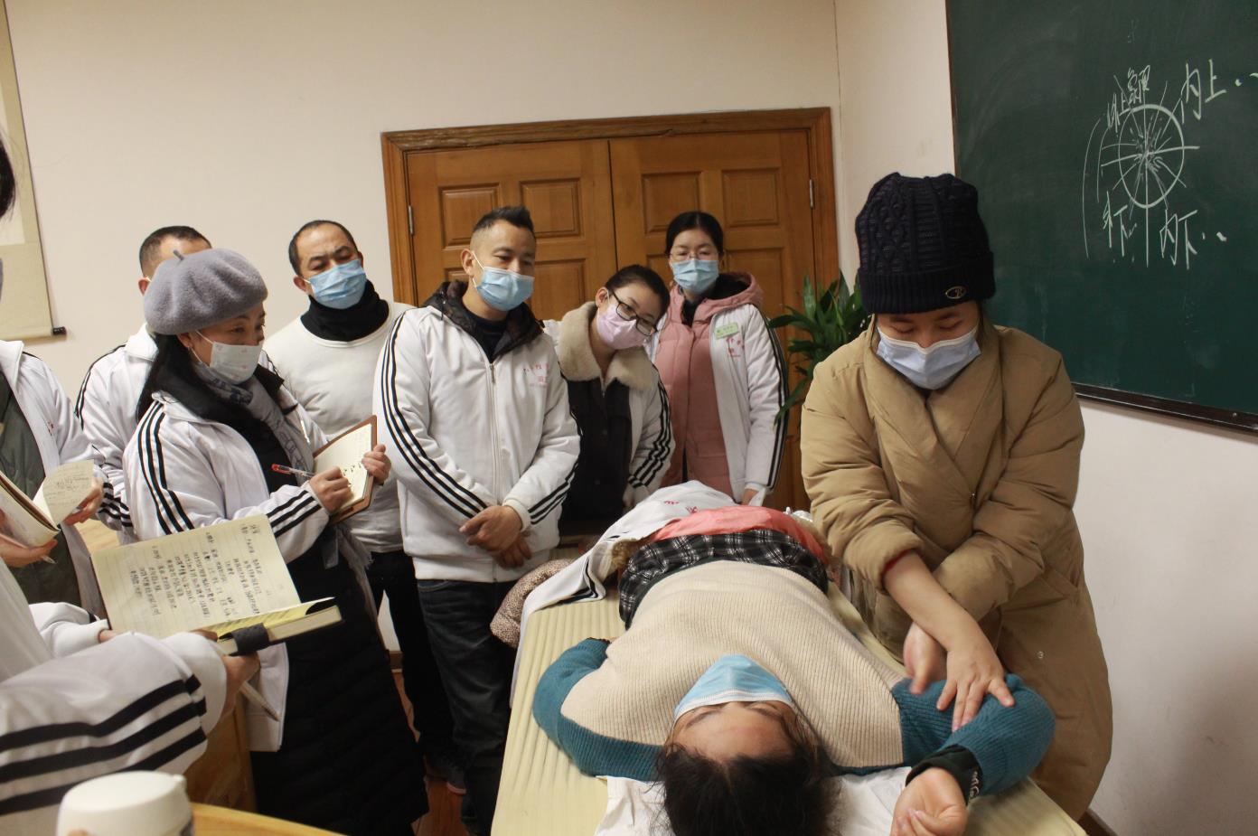 產后怕冷，身體酸脹不適，產后康復師建議你這么做