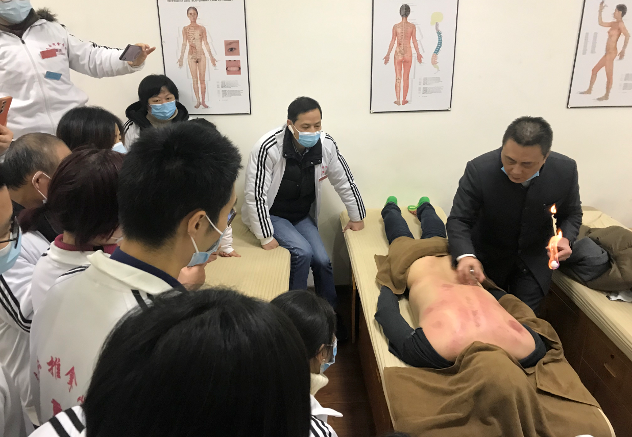 聽說中醫推拿師前景不錯，什么樣的條件能成為推拿師呢?