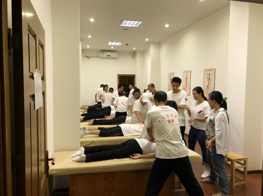 聽說中醫推拿師前景不錯，什么樣的條件能成為推拿師呢?
