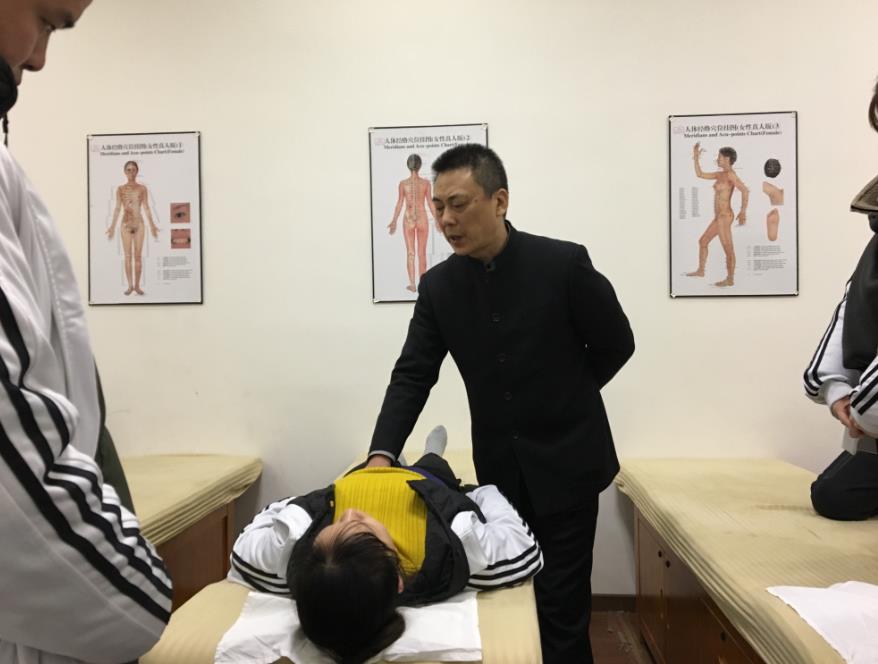 中醫(yī)推拿怎么通過按摩緩解腸胃不適？