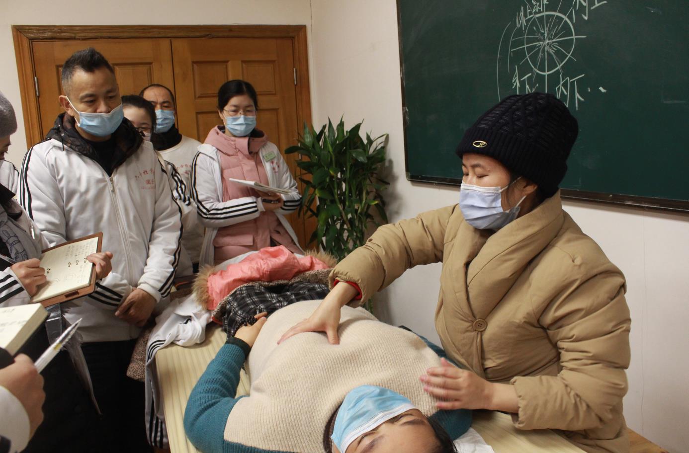 怎么按摩治療乳腺增生？重慶推拿培訓(xùn)學(xué)校告訴您