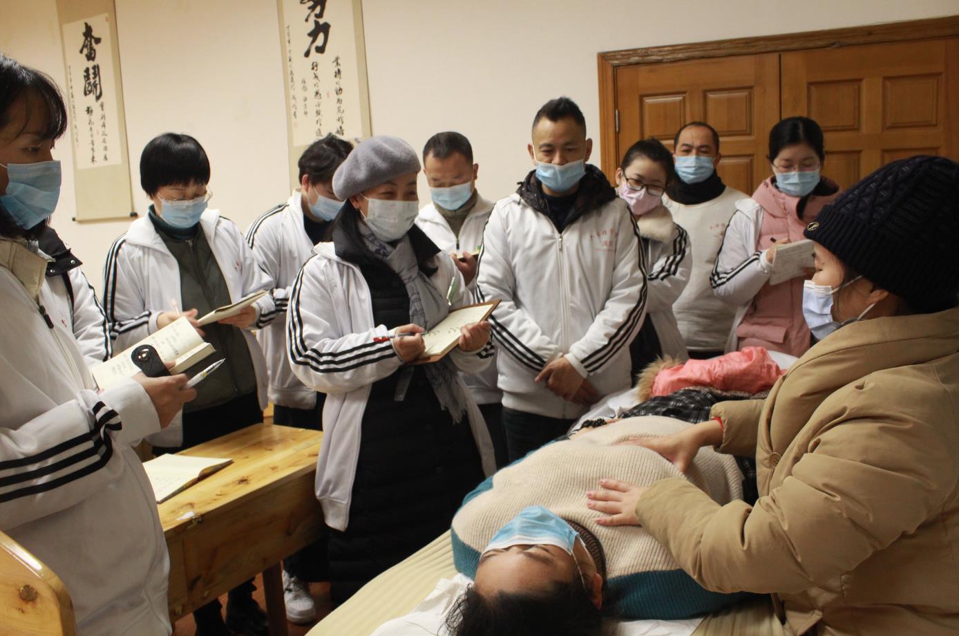 重慶中醫推拿培訓學校：春季這樣按摩防病養生