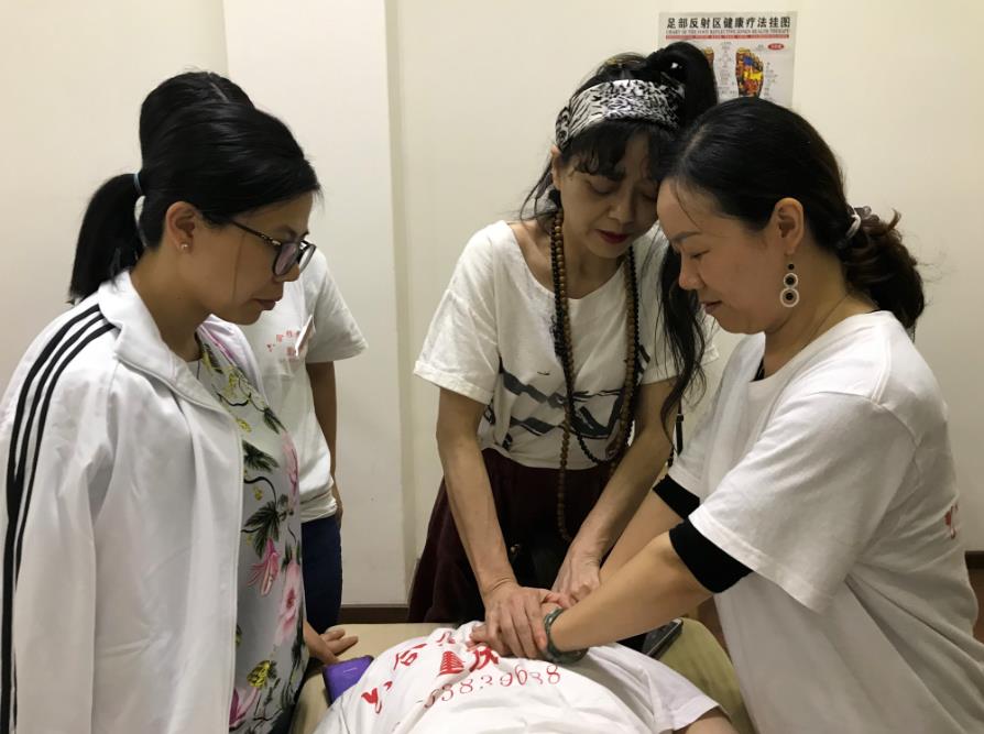 分享中醫推拿治療感冒的小妙招