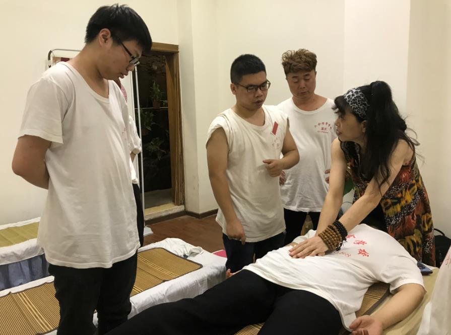 分享中醫推拿治療感冒的小妙招