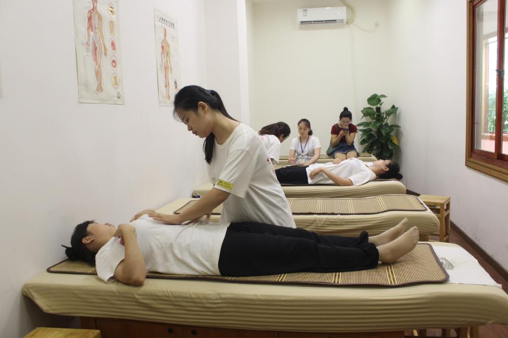 推拿按摩方向有沒有講究？該順時針還是逆時針？