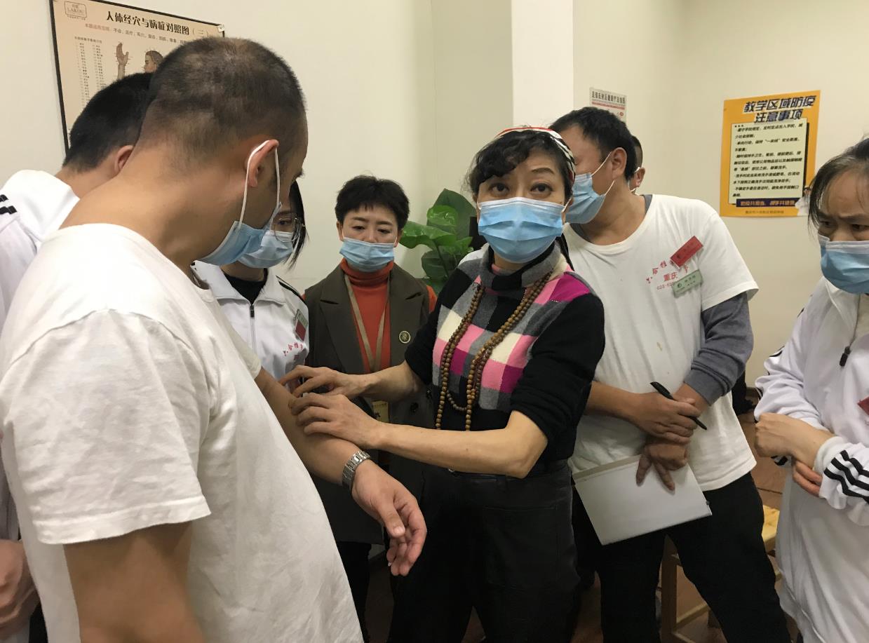重慶哪里可以學(xué)針灸？最好是學(xué)完還可以考證的