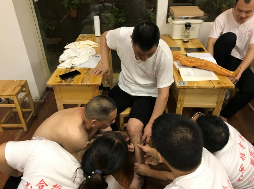 春節將至，學幾個穴位，養護好胃部健康