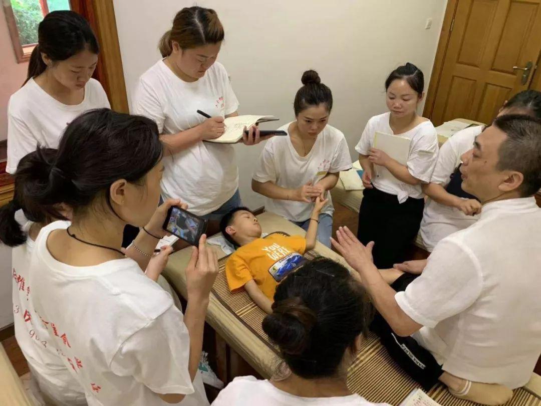 春季小兒推拿助發(fā)育，把握助長(zhǎng)好時(shí)機(jī)！