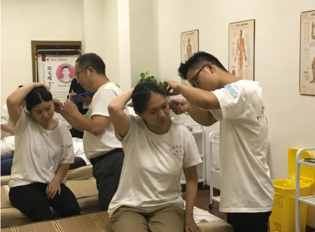 痛經(jīng)痛得不能忍！中醫(yī)教你用耳穴貼“壓制”