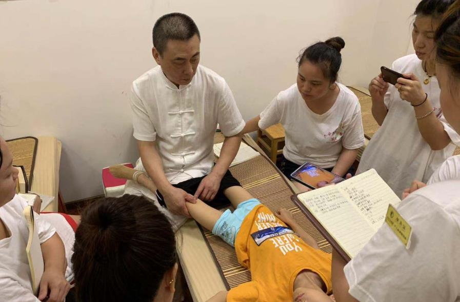 為什么要學小兒推拿？參加培訓大概多少錢？