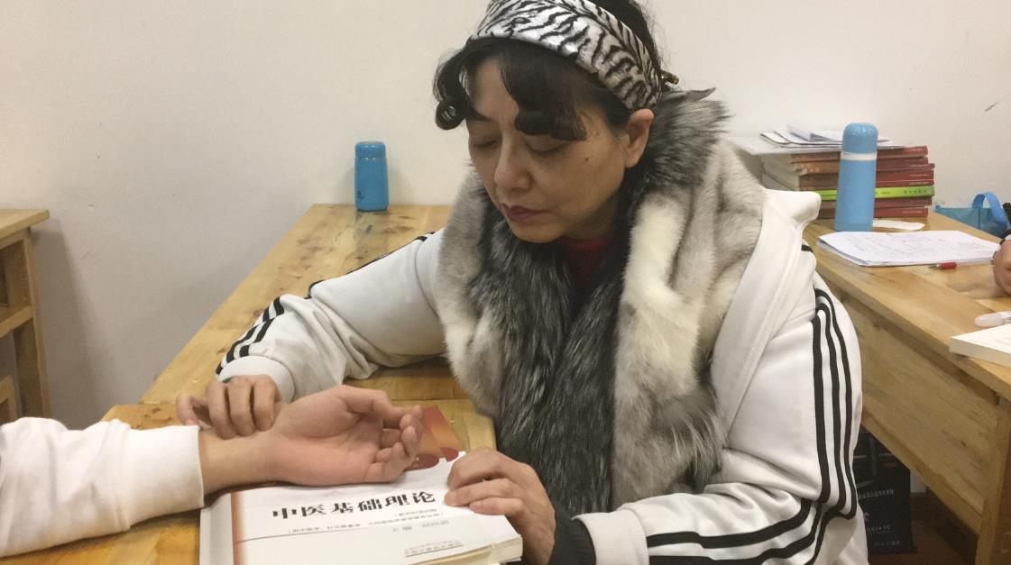 看中醫(yī)之前這些食物不要吃 以免影響診斷