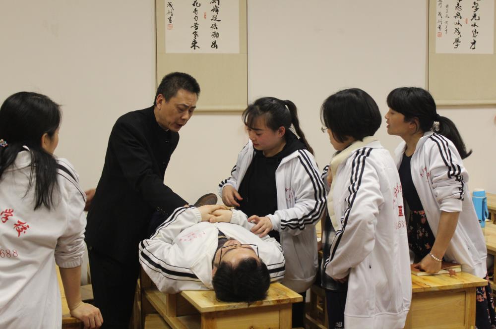 中醫教你簡單按摩腹部治便秘
