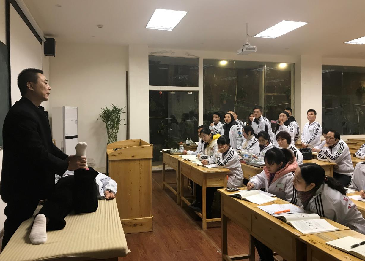為什么要考康復(fù)理療證？重慶有正規(guī)的康復(fù)理療培訓(xùn)嗎？