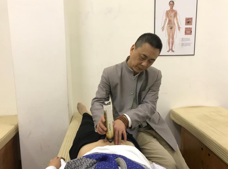艾灸肚子可以治療痛經嗎？中醫針灸理療培訓學校哪里好？