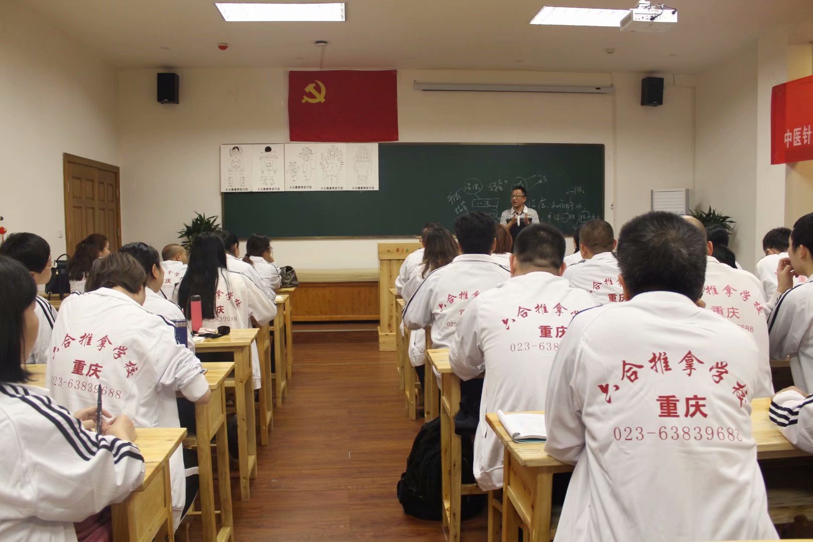 艾灸肚子可以治療痛經嗎？中醫針灸理療培訓學校哪里好？